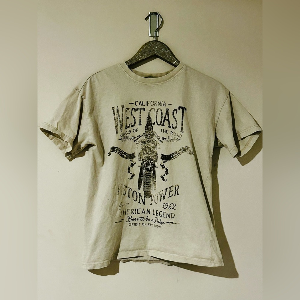 Forever 21 • T-shirt • Cream • small